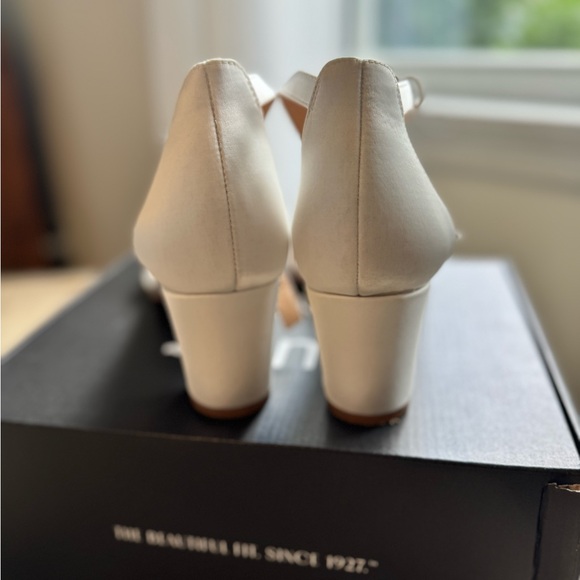 Naturalizer Vera Dress Sandal Heel 9.5W / Peal White Satin - Picture 12 of 12